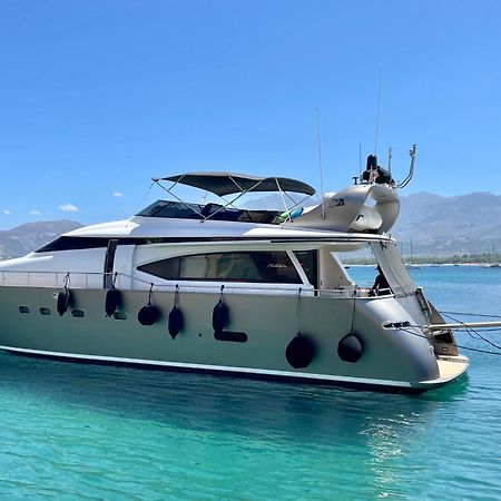 Motoryacht 21 Avec Equipage Hotel Barcelona Bagian luar foto