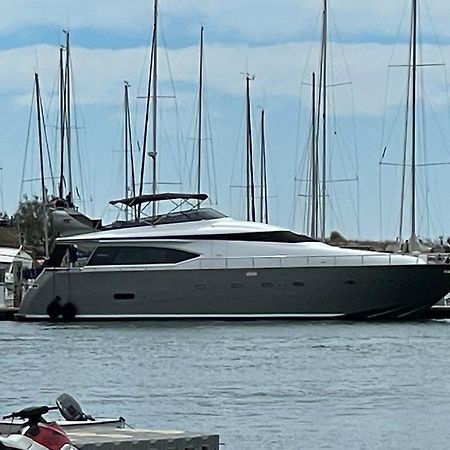 Motoryacht 21 Avec Equipage Hotel Barcelona Bagian luar foto