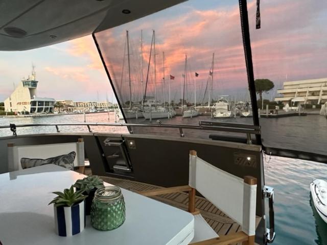 Motoryacht 21 Avec Equipage Hotel Barcelona Bagian luar foto