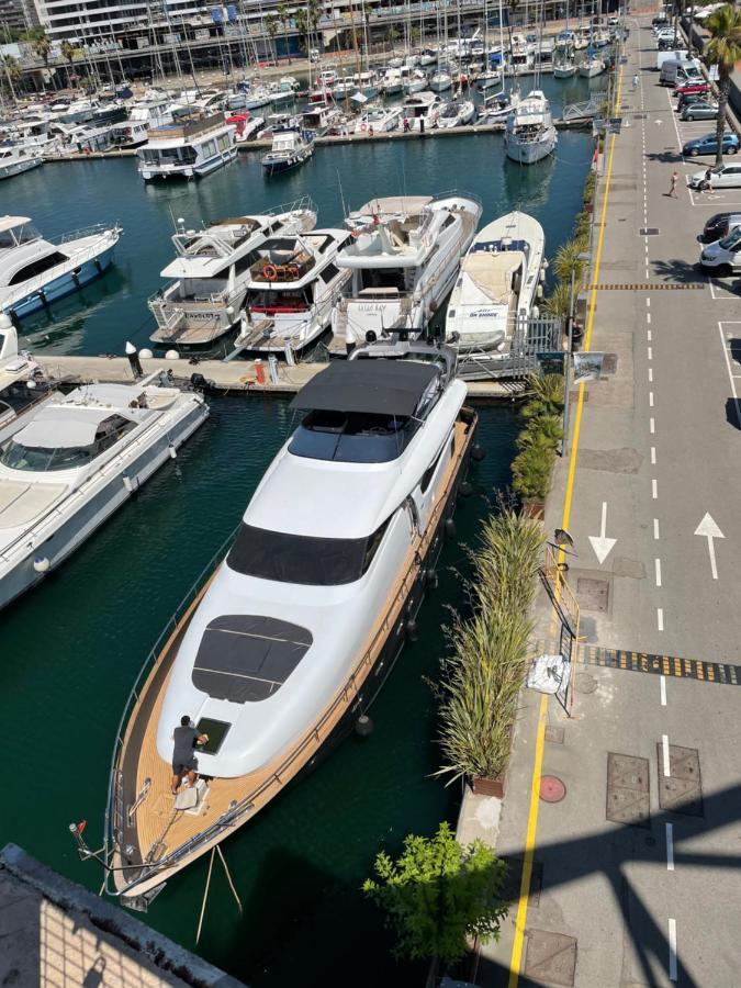 Motoryacht 21 Avec Equipage Hotel Barcelona Bagian luar foto