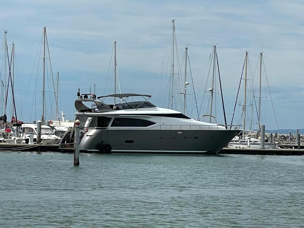 Motoryacht 21 Avec Equipage Hotel Barcelona Bagian luar foto