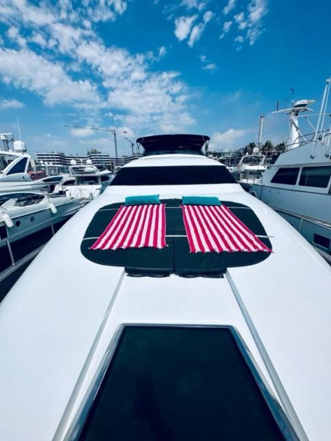 Motoryacht 21 Avec Equipage Hotel Barcelona Bagian luar foto