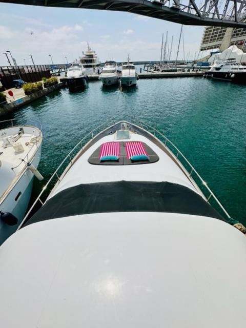 Motoryacht 21 Avec Equipage Hotel Barcelona Bagian luar foto