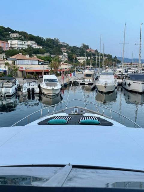 Motoryacht 21 Avec Equipage Hotel Barcelona Bagian luar foto